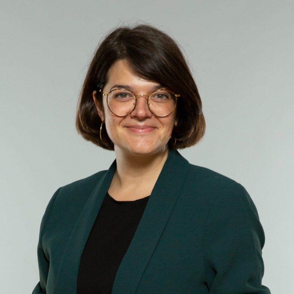 Professeur Julie Paquette