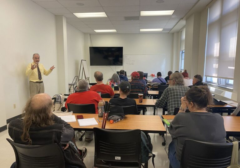 Professor Richard Feist teaching a Discovery University class at Saint Paul University.